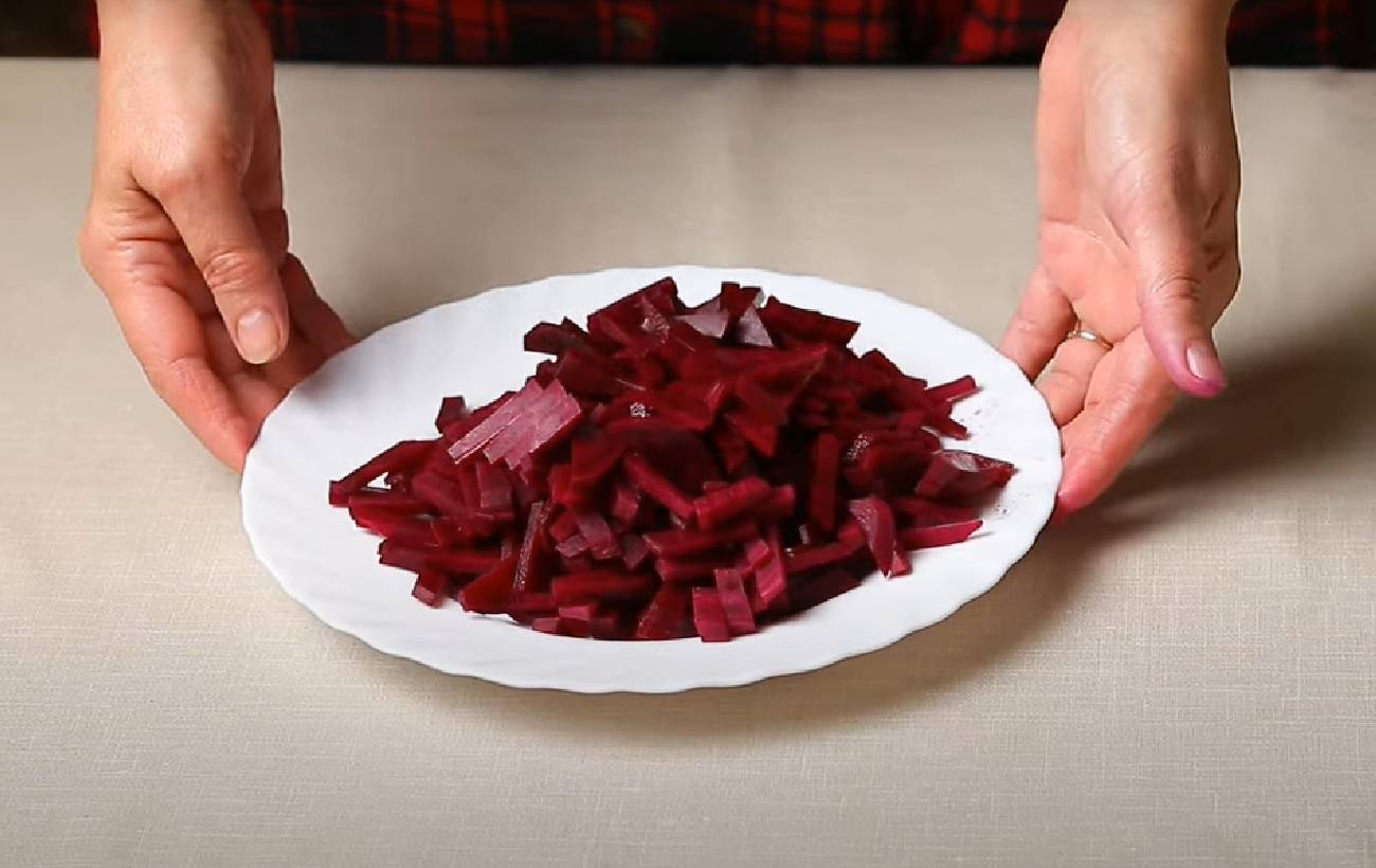 Как готовили борщ более 100 лет назад: рецепт самого известного блюда украинской кухни